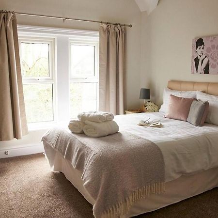 Comfy Big 7 Bedroom Townhouse Гаррогейт Екстер'єр фото